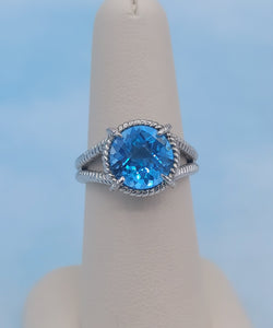 Blue Topaz Split Shank Ring - Colore SG