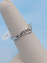 Load image into Gallery viewer, Double Diamond V Band - 14K