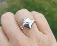 Load image into Gallery viewer, Shell Ring  - Sterling Silver