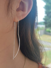 Load image into Gallery viewer, Sterling Silver Rhodium-plated Polished Curved Bar Threader Earrings