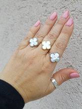 Load image into Gallery viewer, Quatrefoil Mother of Pearl &amp; Silver Ring