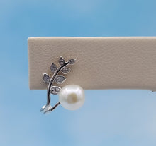 Load image into Gallery viewer, Fancy Pearl Stud Earrings