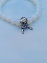 Load image into Gallery viewer, Indian Chief Hat Bracelet