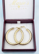 Load image into Gallery viewer, 1.5&quot; Omega Diamond Cut Hoops - 14K Gold