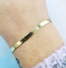 Load image into Gallery viewer, 14K 7 inch 4mm Silky Herringbone with Lobster Clasp Bracelet