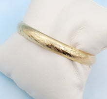 Load image into Gallery viewer, Florentine Etched Estate Bangle - 14K Gold