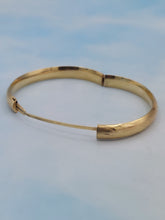 Load image into Gallery viewer, Florentine Etched Estate Bangle - 14K Gold