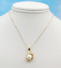 Load image into Gallery viewer, Pearl, Diamond &amp; Leaf Pendant &amp; Cable Chain - 14K Yellow Gold