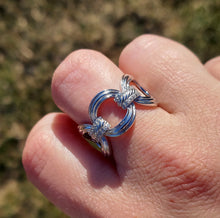 Load image into Gallery viewer, Interlocking Chain Link Ring - Sterling Silver