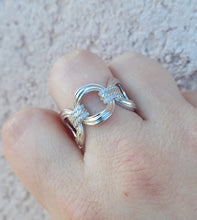 Load image into Gallery viewer, Interlocking Chain Link Ring - Sterling Silver