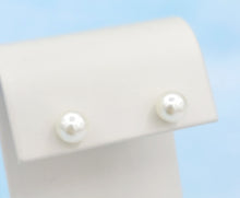 Load image into Gallery viewer, 18k Gold Filled 8mm Classic Pearl Stud