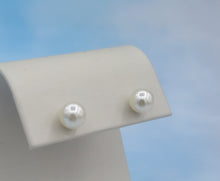 Load image into Gallery viewer, 18k Gold Filled 8mm Classic Pearl Stud