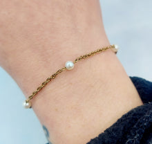 Load image into Gallery viewer, Pearl and Gold Filled Bracelet