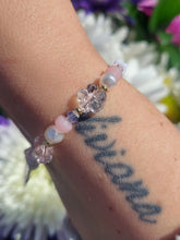 Load image into Gallery viewer, &quot;Thrive&quot; Hibiscus - Little Words Project Bracelet