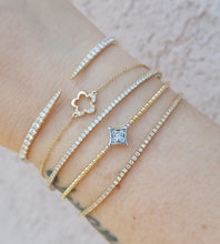 Load image into Gallery viewer, 14K Gold Flower Bracelet With Diamonds