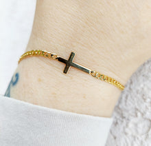 Load image into Gallery viewer, Cross Bracelet with Curb Chain - 14K Yellow Gold