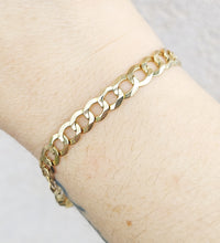 Load image into Gallery viewer, 8" Curb Link Gold Bracelet - 14K Yellow Gold