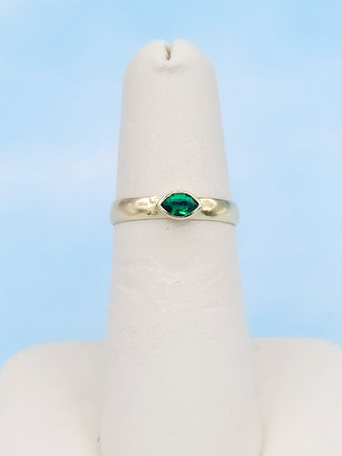 Emerald Marquise Shaped Stone & Yellow Gold - 14K