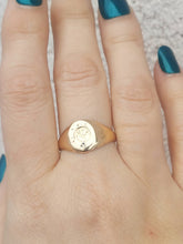 Load image into Gallery viewer, Vintage Floral Signet Ring - 10K Yellow Gold - Estate