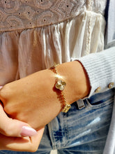 Load image into Gallery viewer, Quatrefoil Diamond Cut 18K Yellow Gold Bracelet