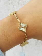 Load image into Gallery viewer, Quatrefoil Diamond Cut 18K Yellow Gold Bracelet