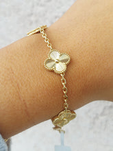 Load image into Gallery viewer, Quatrefoil Diamond Cut 18K Yellow Gold Bracelet