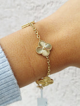 Load image into Gallery viewer, Quatrefoil Diamond Cut 18K Yellow Gold Bracelet