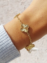 Load image into Gallery viewer, Quatrefoil Diamond Cut 18K Yellow Gold Bracelet