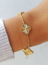 Load image into Gallery viewer, Quatrefoil Diamond Cut 18K Yellow Gold Bracelet