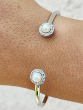 Load image into Gallery viewer, Dazzle Pearl Bangle Bracelet - Samuel B