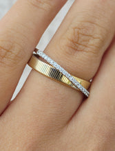Load image into Gallery viewer, Diamond and Gold Band Ring - 18K