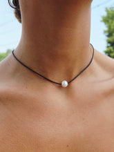 Load image into Gallery viewer, Brown Leather Pearl Choker