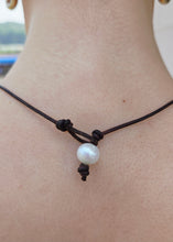 Load image into Gallery viewer, Brown Leather Pearl Choker
