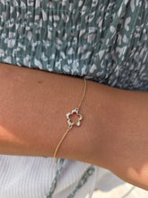 Load image into Gallery viewer, 14K Gold Flower Bracelet With Diamonds