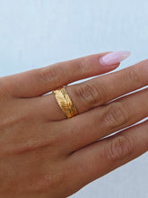 Load image into Gallery viewer, Feather Wrap Ring