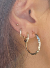 Load image into Gallery viewer, Diamond Cut Hoop Earrings (Medium) - 14K Yellow Gold