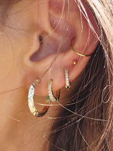 Load image into Gallery viewer, Diamond Cut Hoop Earrings (Small) - 14K Yellow Gold
