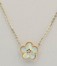 Load image into Gallery viewer, Fluted Clover Flower Necklace - 14K Yellow Gold