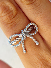 Load image into Gallery viewer, Twist Rope Bow Ring - Sterling Silver