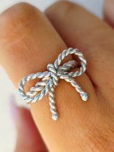 Load image into Gallery viewer, Twist Rope Bow Ring - Sterling Silver