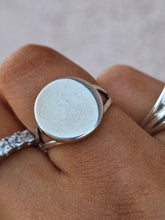 Load image into Gallery viewer, Circle Signet Ring - Sterling Silver