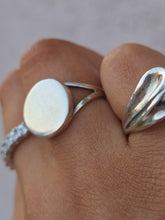 Load image into Gallery viewer, Circle Signet Ring - Sterling Silver