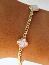 Load image into Gallery viewer, Curb Chain Clover Station Bracelet - Sterling Silver