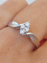 Load image into Gallery viewer, Diamond 4 stone cluster - Estate