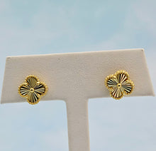 Load image into Gallery viewer, Diamond Cut Clover Stud Earrings - Sterling Silver