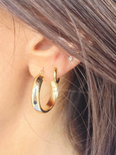 Load image into Gallery viewer, Chunky Medium Polished Hoop Earrings - 14K Yellow Gold
