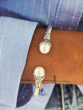 Load image into Gallery viewer, Fresh Water White Pearl Cable Bangle - Samuel B