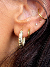 Load image into Gallery viewer, Oval Hoop Earrings - 14K Yellow Gold