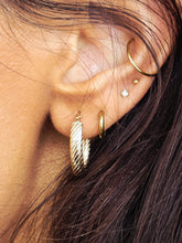 Load image into Gallery viewer, Oval Hoop Earrings - 14K Yellow Gold