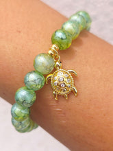Load image into Gallery viewer, Turtle on Green Glass Beaded Bracelet - Elena Michele